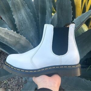 Dr. Martens 2976 Chelsea Boots